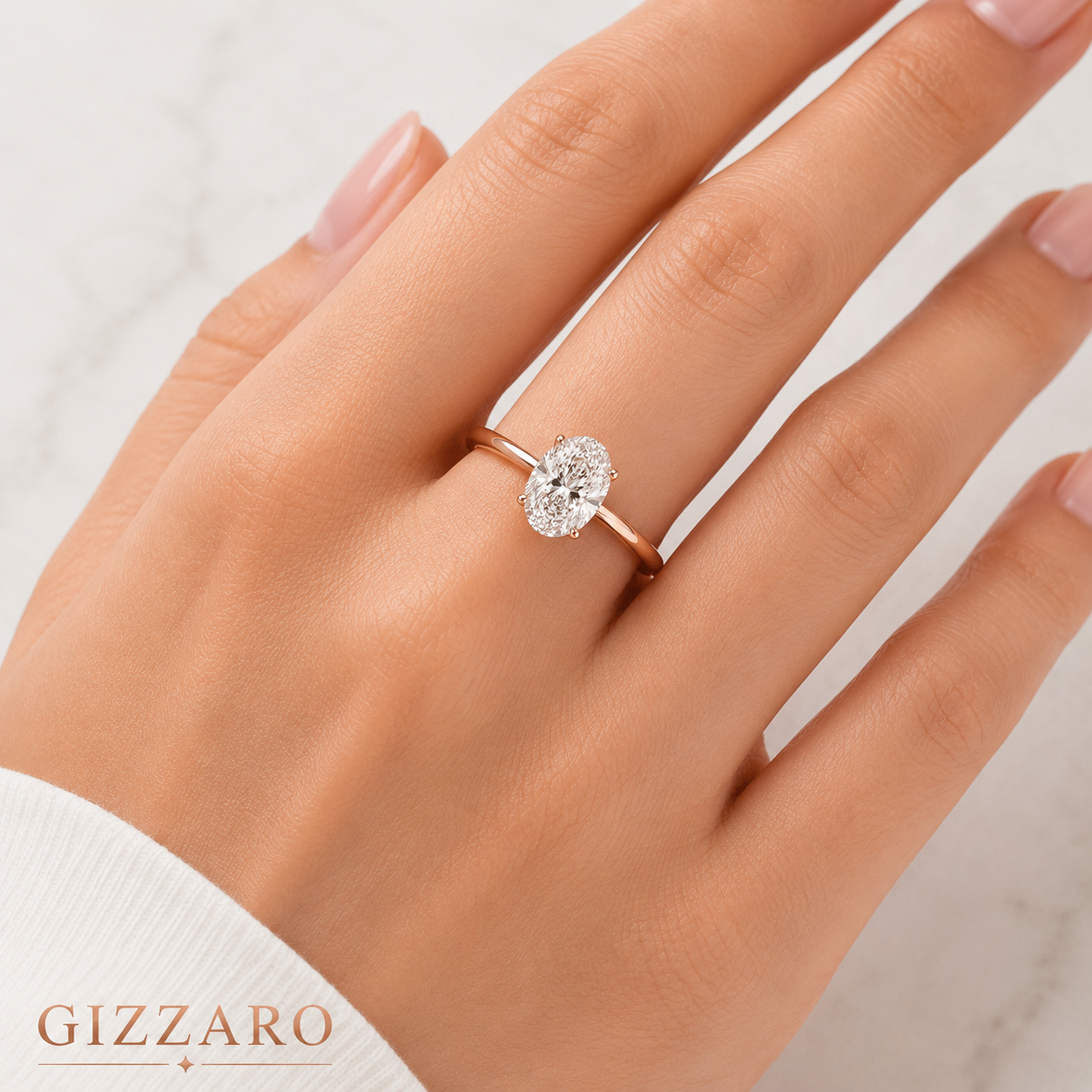 Oval Tektaşta Sade Model mi, Çevresi Küçük Pırlantalı Model mi?