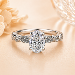 0.68 Karat Oval Tektaş Pırlanta Yüzük D Renk SI1 | 14 Ayar Beyaz Altın Gizzaro